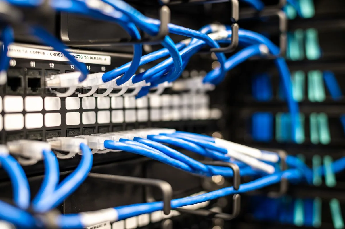 Server və şəbəkə infrastrukturu